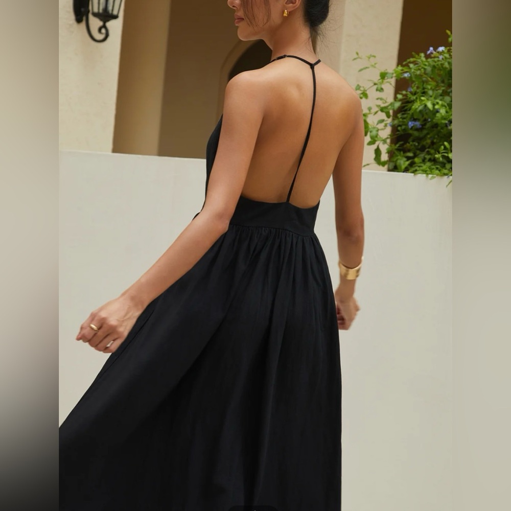 Elegant Black Maxi Dress - Picture 2 of 5